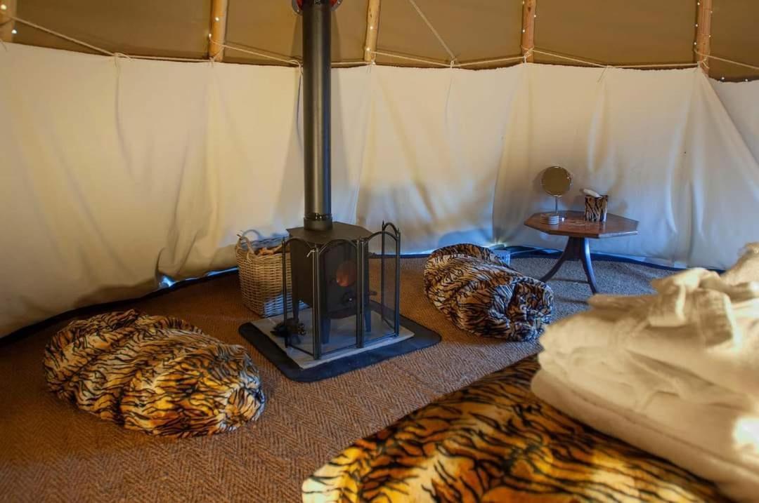 Burtree House & Retreats Tipi With Secluded Hot Tub Hotell Thirkleby Exteriör bild