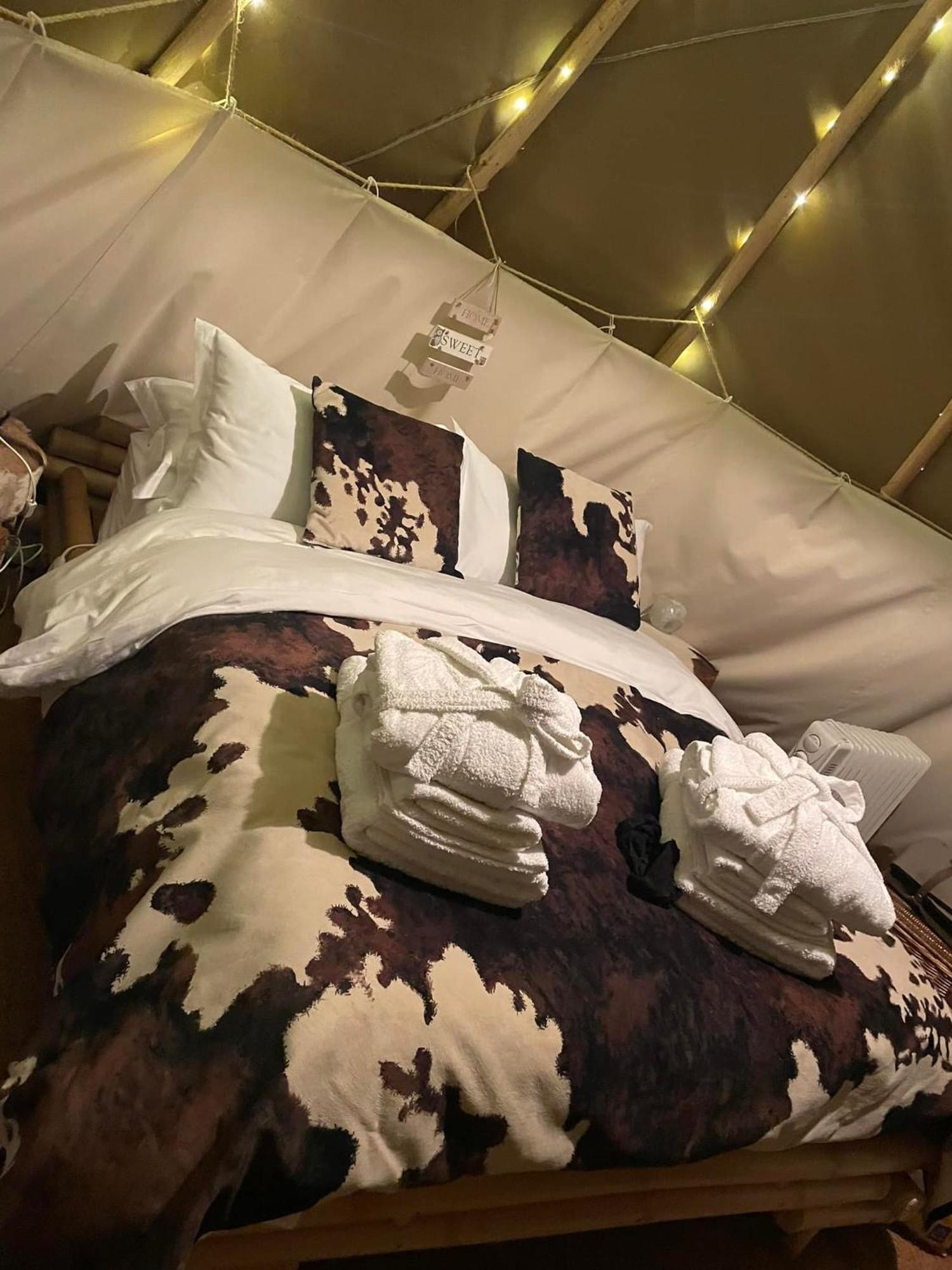 Burtree House & Retreats Tipi With Secluded Hot Tub Hotell Thirkleby Exteriör bild