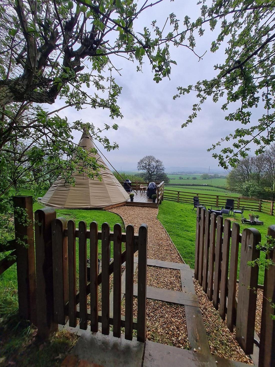 Burtree House & Retreats Tipi With Secluded Hot Tub Hotell Thirkleby Exteriör bild