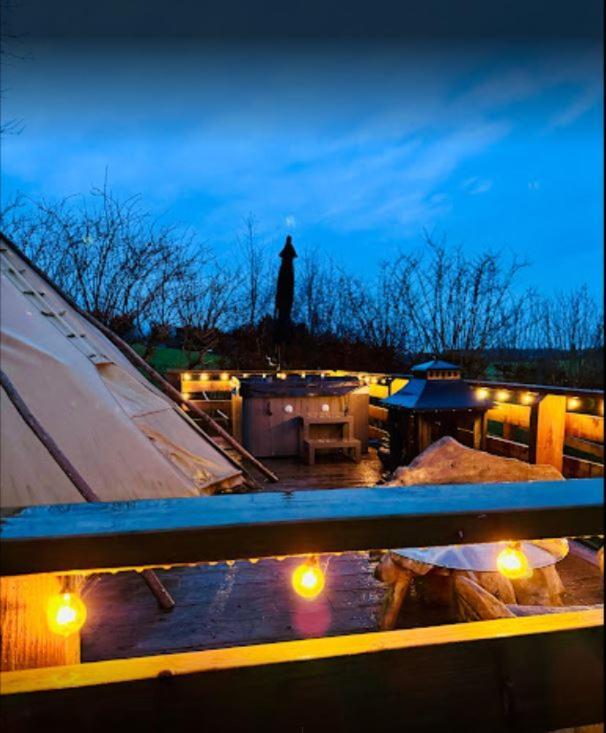 Burtree House & Retreats Tipi With Secluded Hot Tub Hotell Thirkleby Exteriör bild