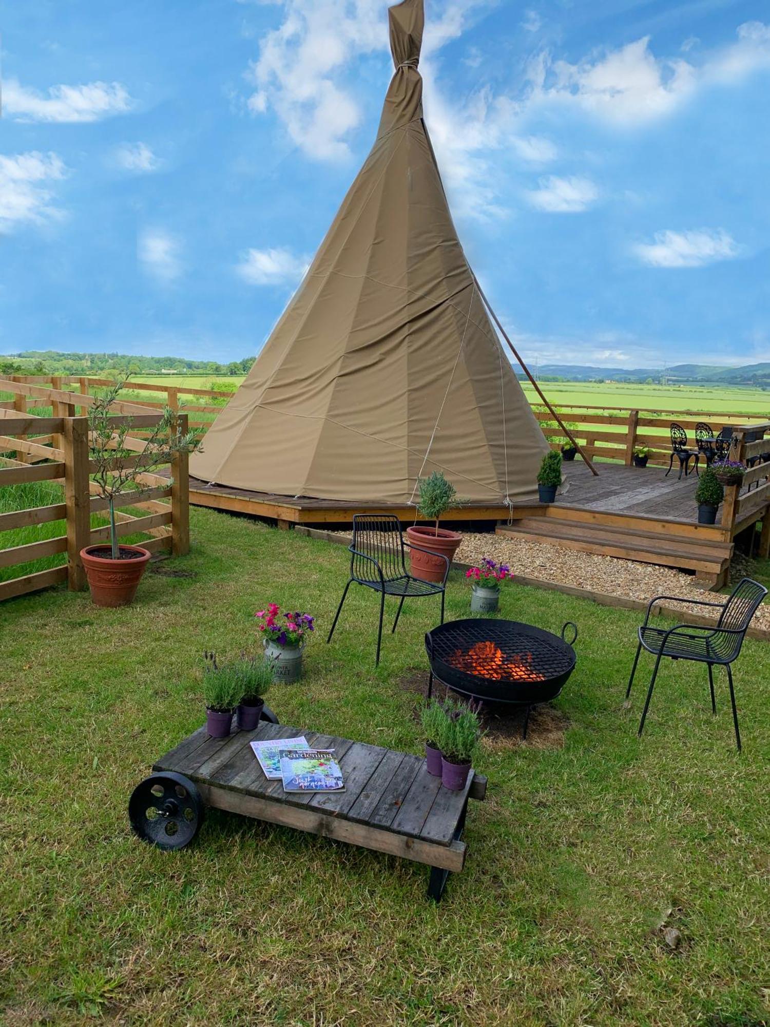 Burtree House & Retreats Tipi With Secluded Hot Tub Hotell Thirkleby Exteriör bild