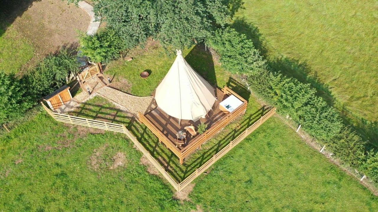 Burtree House & Retreats Tipi With Secluded Hot Tub Hotell Thirkleby Exteriör bild